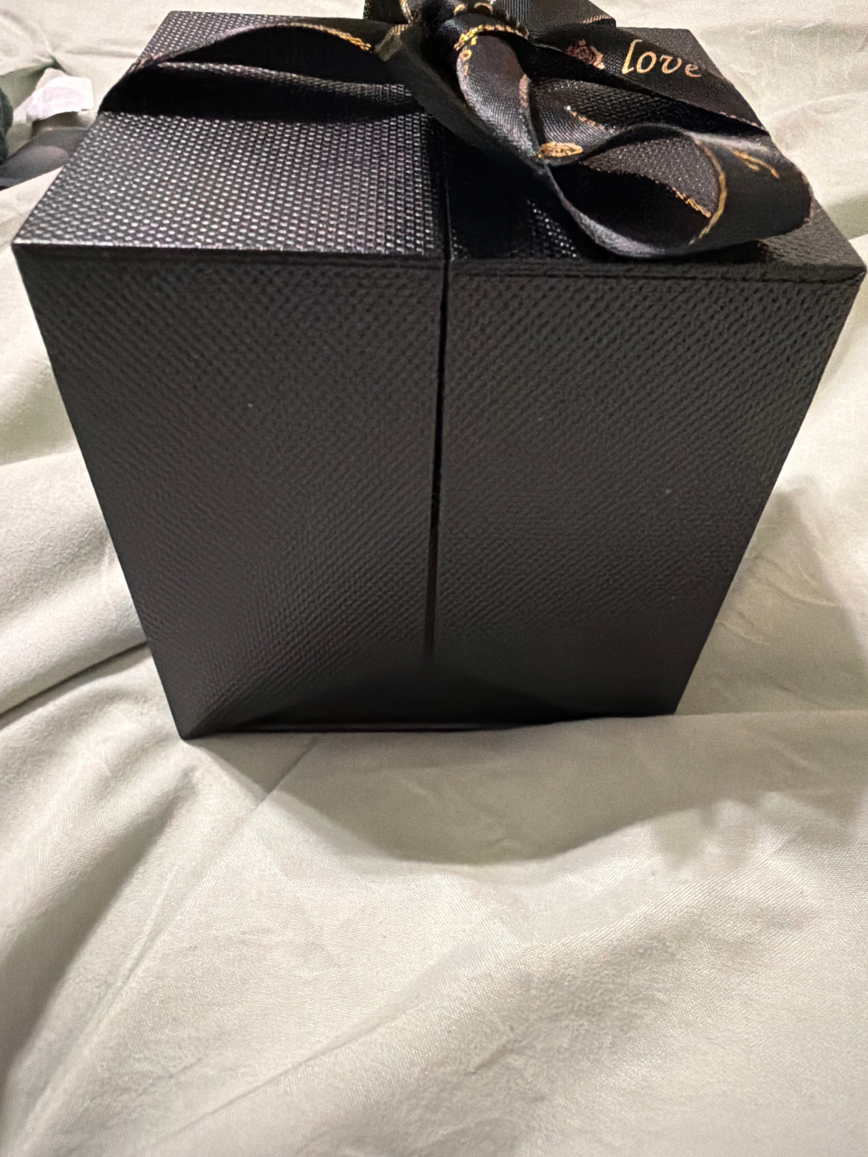 Forever Rose, little black box with heart necklace