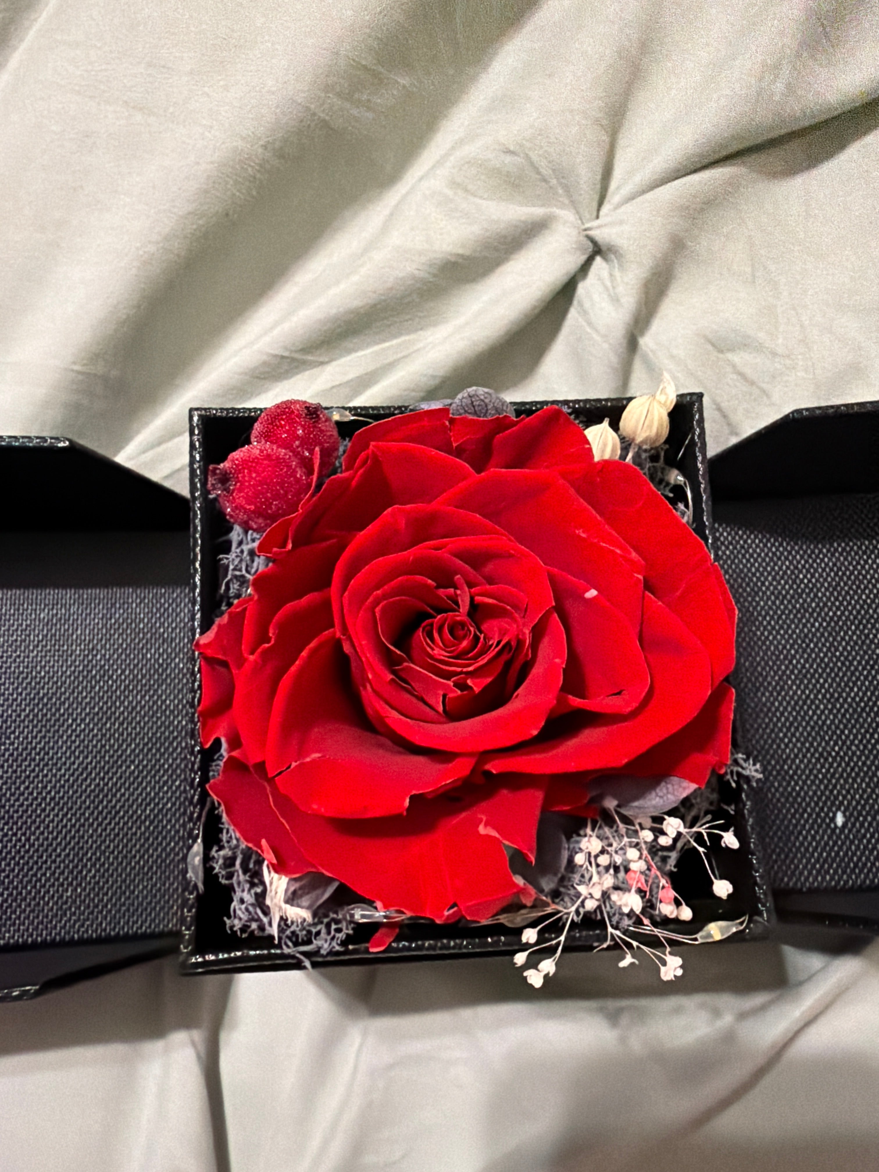 Forever Rose, little black box with heart necklace