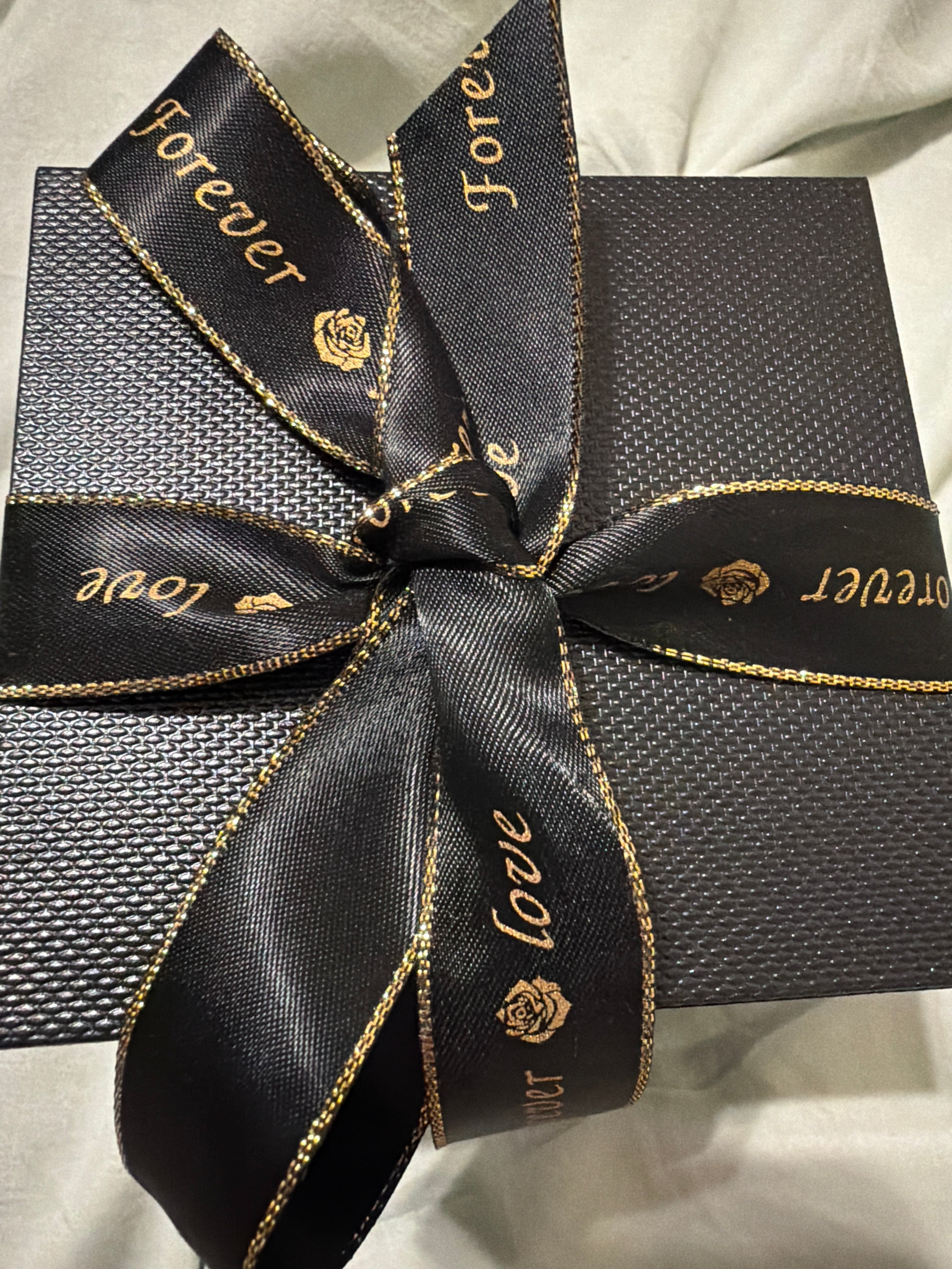 Forever Rose, little black box with heart necklace