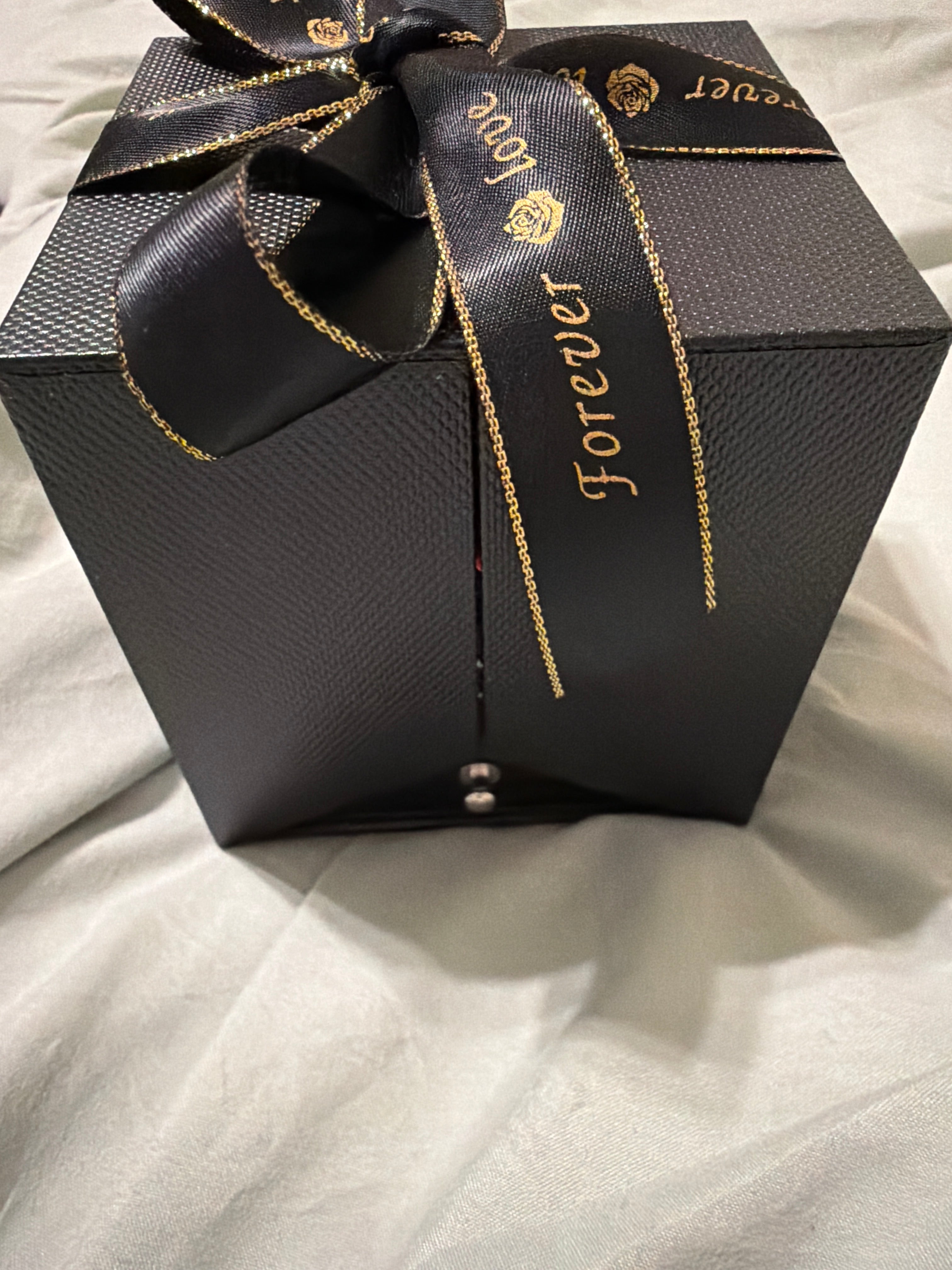 Forever Rose, little black box with heart necklace